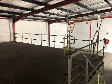 442m2 Warehouse To let in Springfield