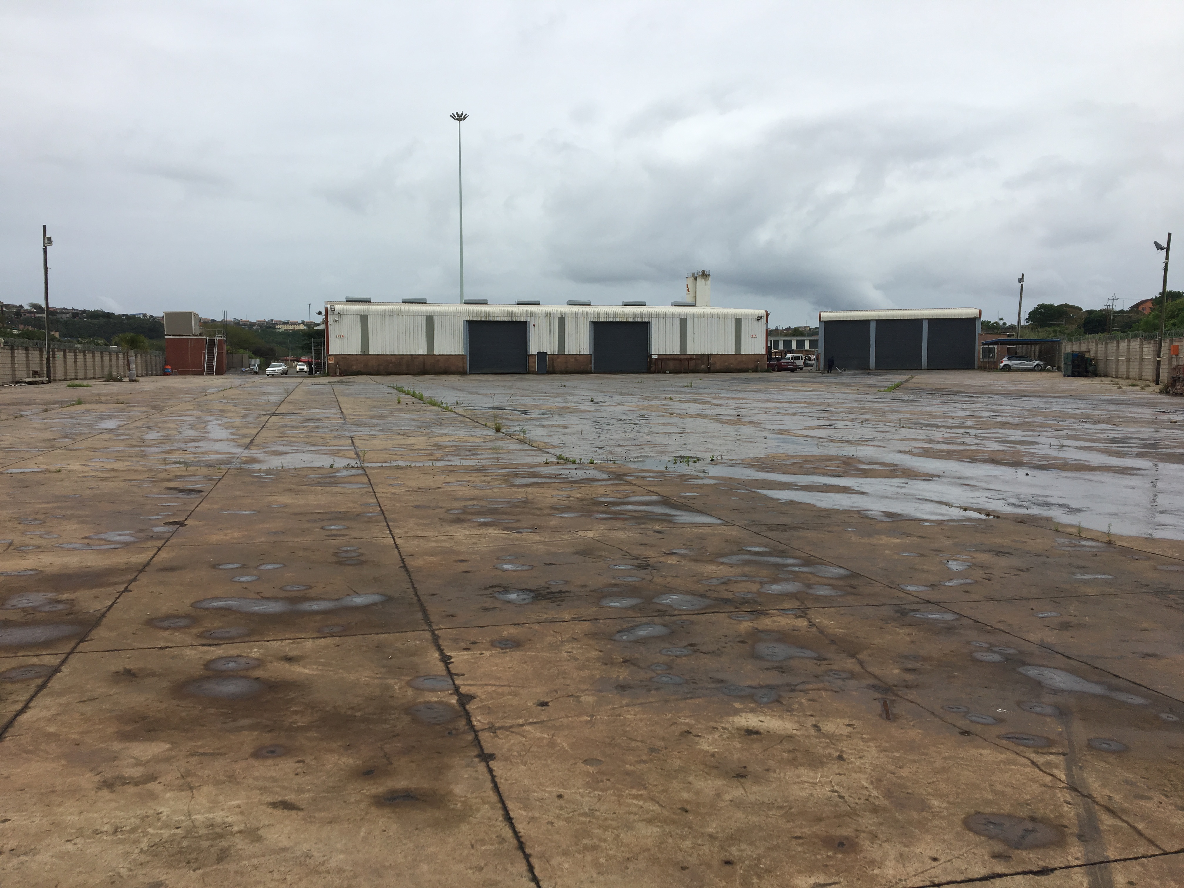 Phoenix warehouse and yard to let 