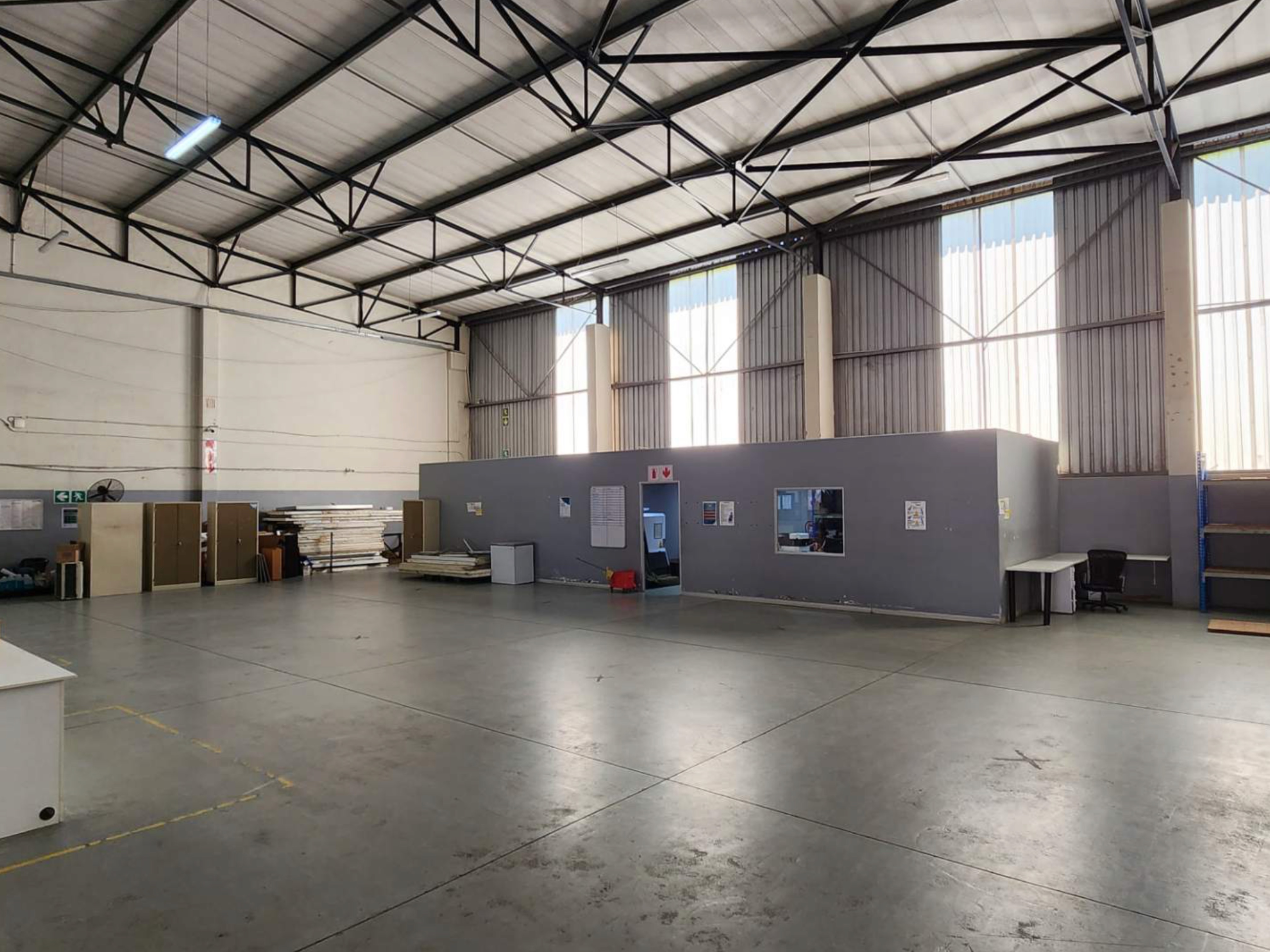 Located in a secure industrial park. This 1008sqm unit offers great opportunity.