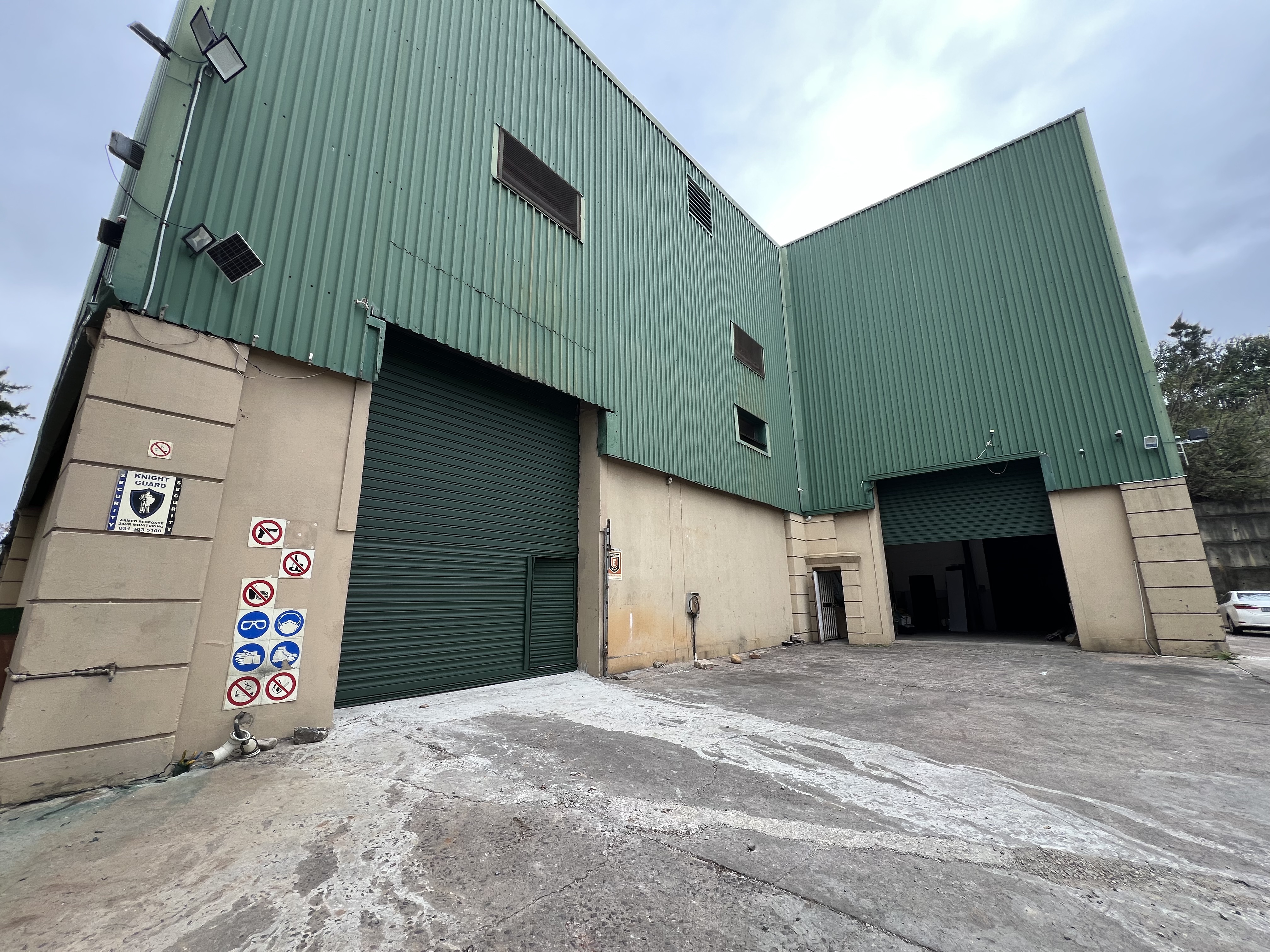 Warehouse in Briandene for Rent