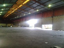 Industrial warehouse to let in Queensmead